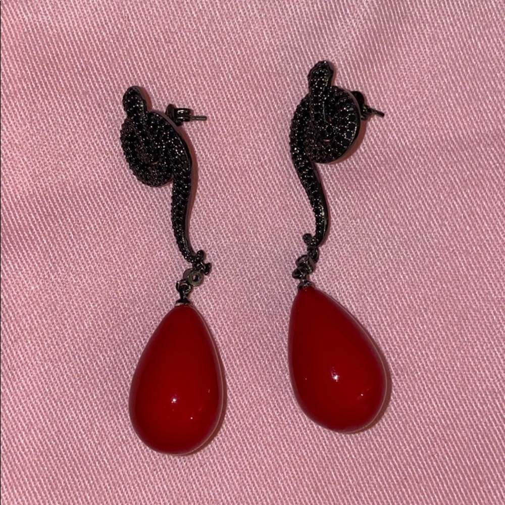 Women’s earring